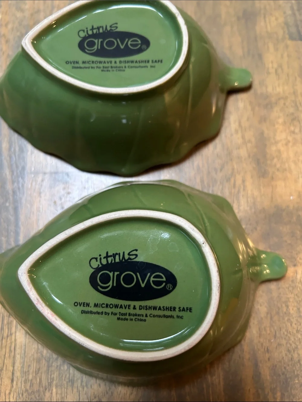2 Green Leaf-Shaped Ceramic Serving Dish | oven, microwave dishwasher safe